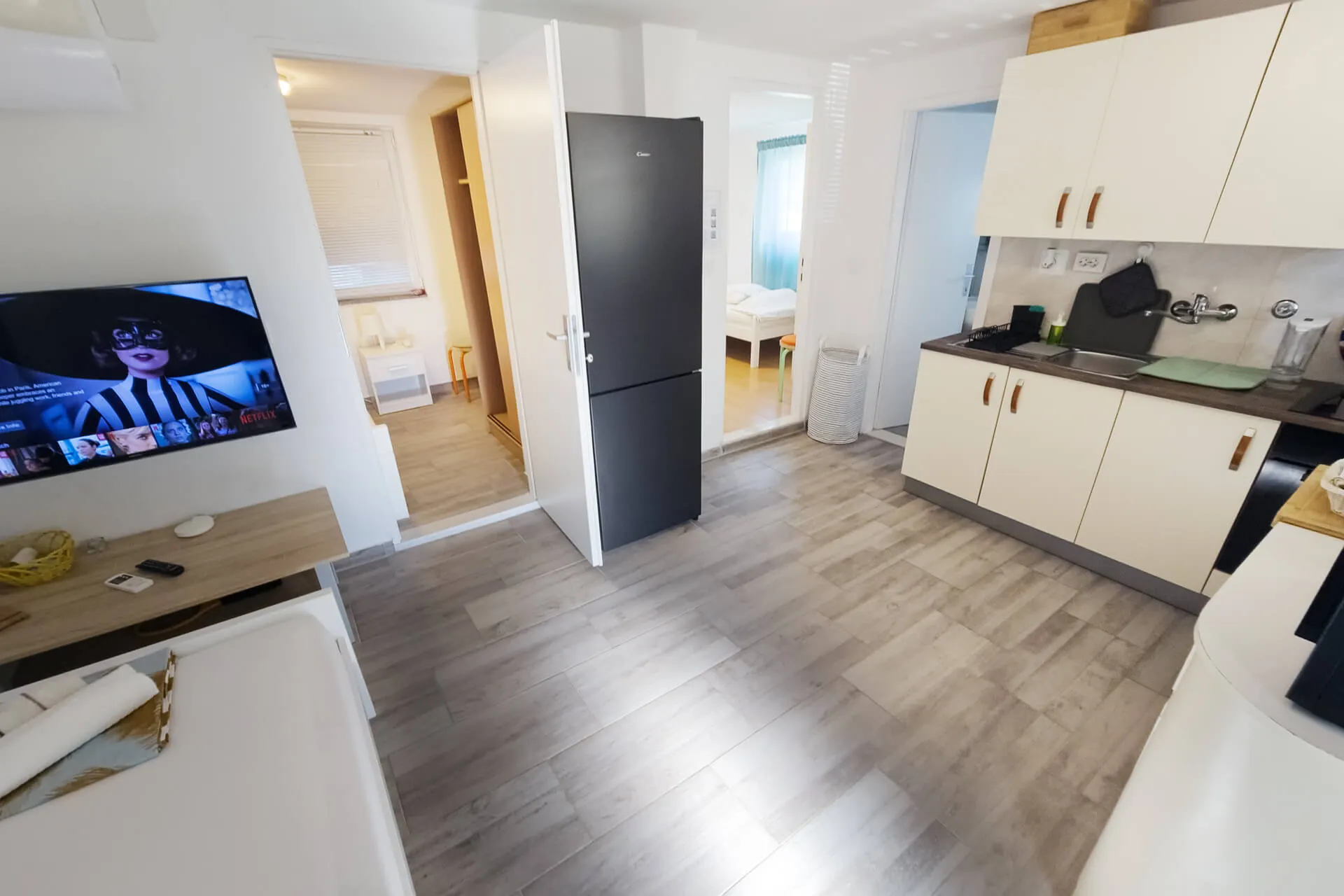 Romana: open-plan living room and kitchen