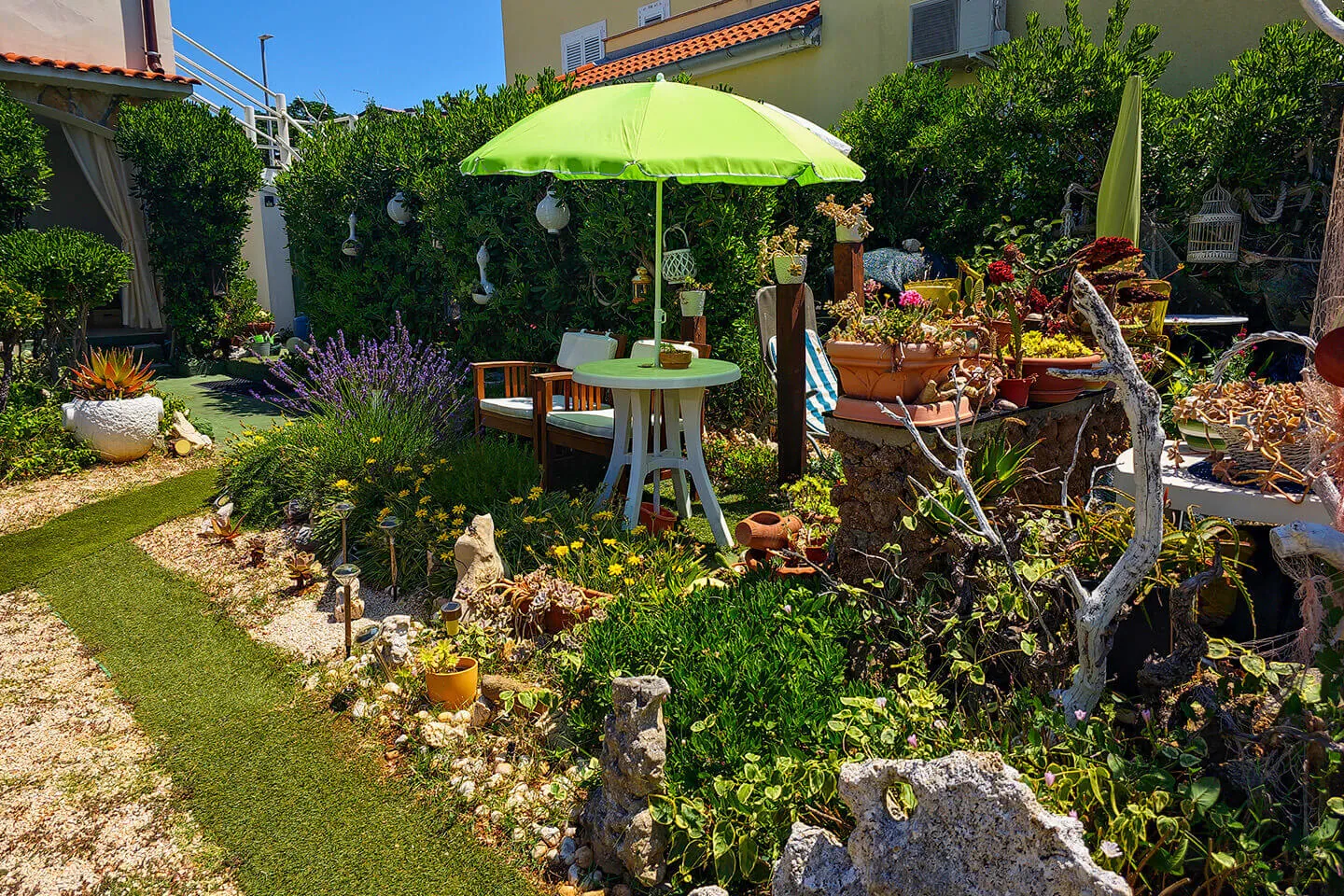 The Bobinac garden, with covered dining and host's seating area